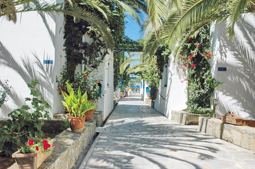 Galeana Beach Hotel Платанес Екстериор снимка